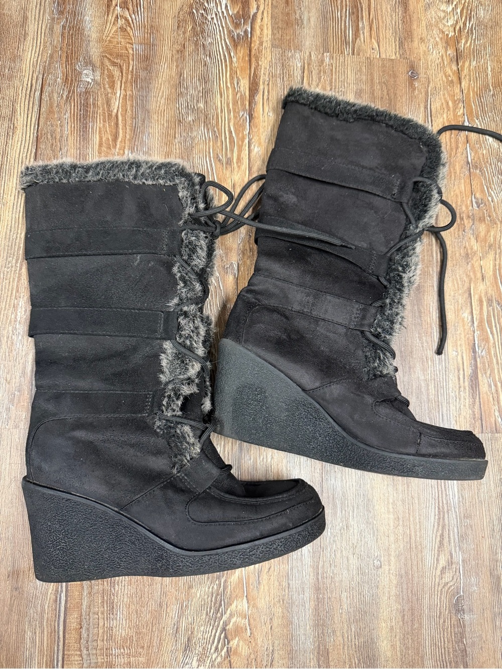 Vintage Y2K American eagle Black wedge boots with gray faux fur trim, size US 7